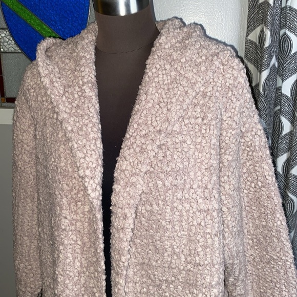 Barefoot Dreams Boucle Hooded Cardi in Faded Rose - Picture 3 of 9